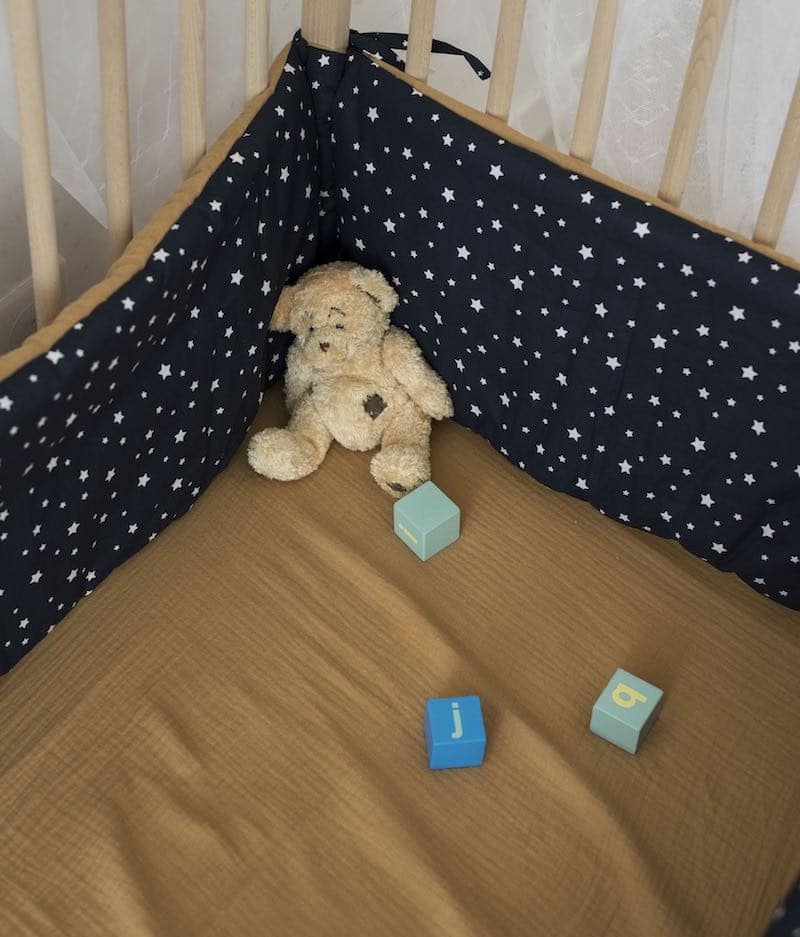 Tour de lit pour bébé camel - protéger la tête de votre bébé